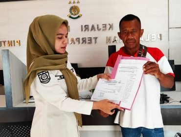 Laporan dugaan tindak pidana korupsi Bupati Busel Adios di Kejaksaan Pasar Wajo