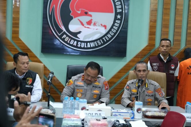 
Polda Sultra Gagalkan Peredaran Narkoba Jaringan Internasional, 6,5 Kg Sabu Diamankan