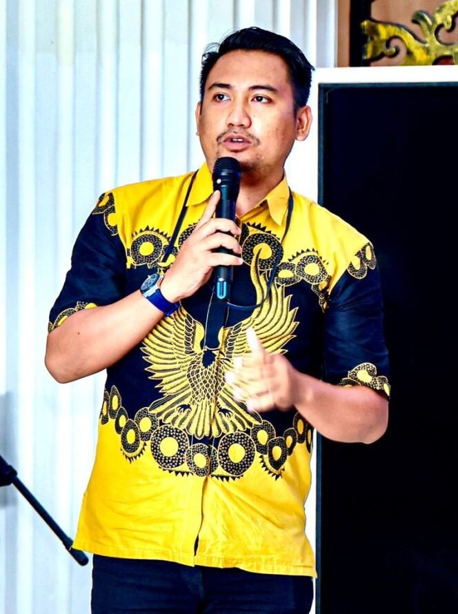 
Direktur Sekilas La Ode Yogi Nebansi SH