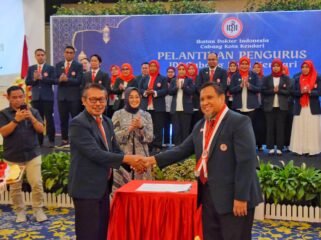 Walikota Kendari dr. Siska Karina Imran hadiri pelantikan pengurus IDI yang baru (foto: facebook prokopim)