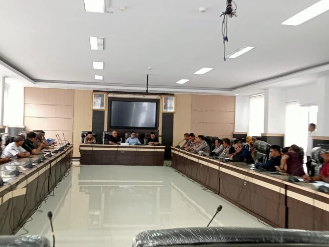 
RDP DPRD Kota Kendari mengenai aspirasi Hauling Ore Nikel milik PT ST Nickel 