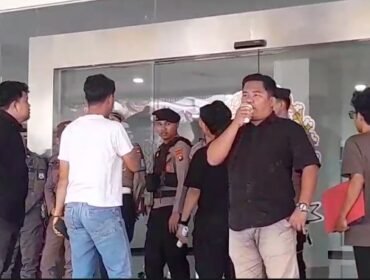 Demo dugaan korupsi dapur MBG di DPRD Sulbar