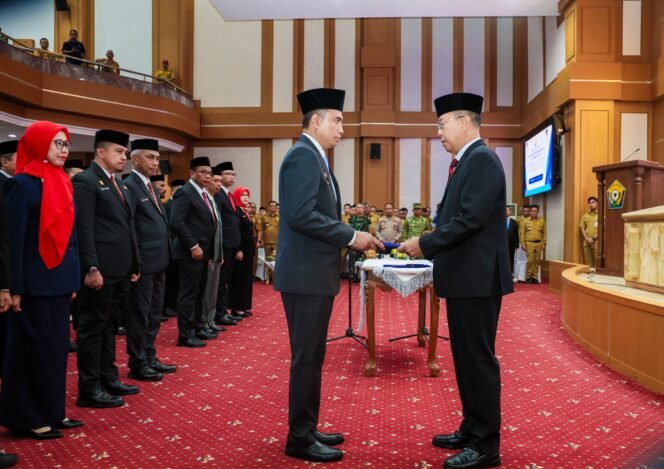 
Prosesi pelantikan pejabat tinggi lingkup Pemprov Sultra oleh Gubernur Andi Sumangerukka (Foto: Dokpim)