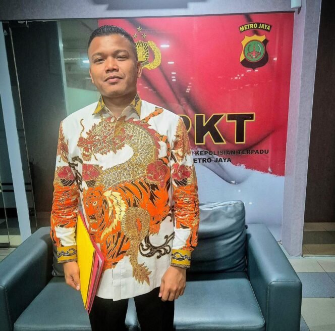 
Kuasa Hukum Pelapor kasus pencurian besi mesin oleh Mantan Bupati Konawe Utara Ruksamin