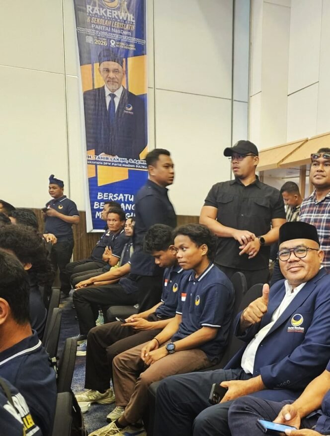 
Ketua DPRD Provinsi Sultra La Ode Tariala Hadiri Rakerwil IV NasDem Sultra