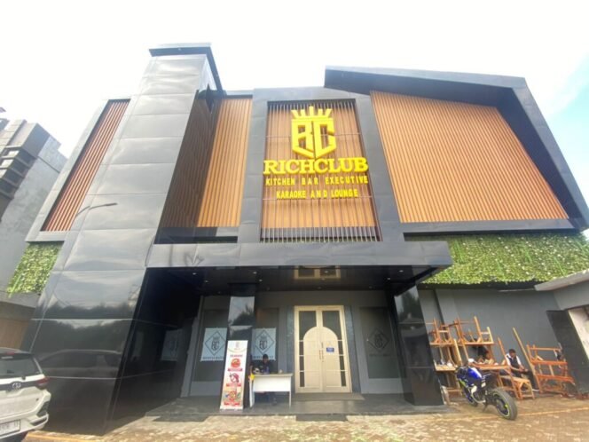 
Live DJ THM Kendari Disorot, Diduga Belum Kantongi Izin Sesuai Aturan