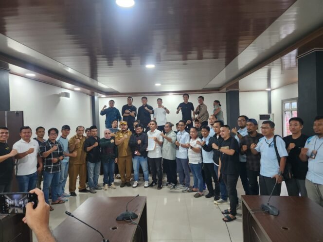 
DPRD Provinsi Sultra menggelar RDP terkait dengan pemenuhan kebutuhan listrik di Konawe Utara