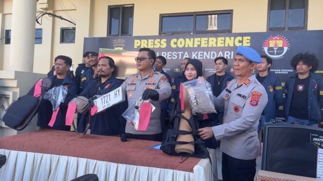 
Gerak Cepat Tim Buser 77 Polres Kendari Gulung Spesialis Curanmor hingga Pembobol BRI Link, Satu Pelaku Ternyata Oknum Ketua RT