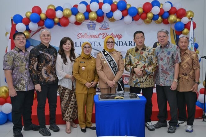 
Walikota Kendari Siska Karina Imbran sebagai bunda PAUD meresmikan Sekolah Bukit Zion