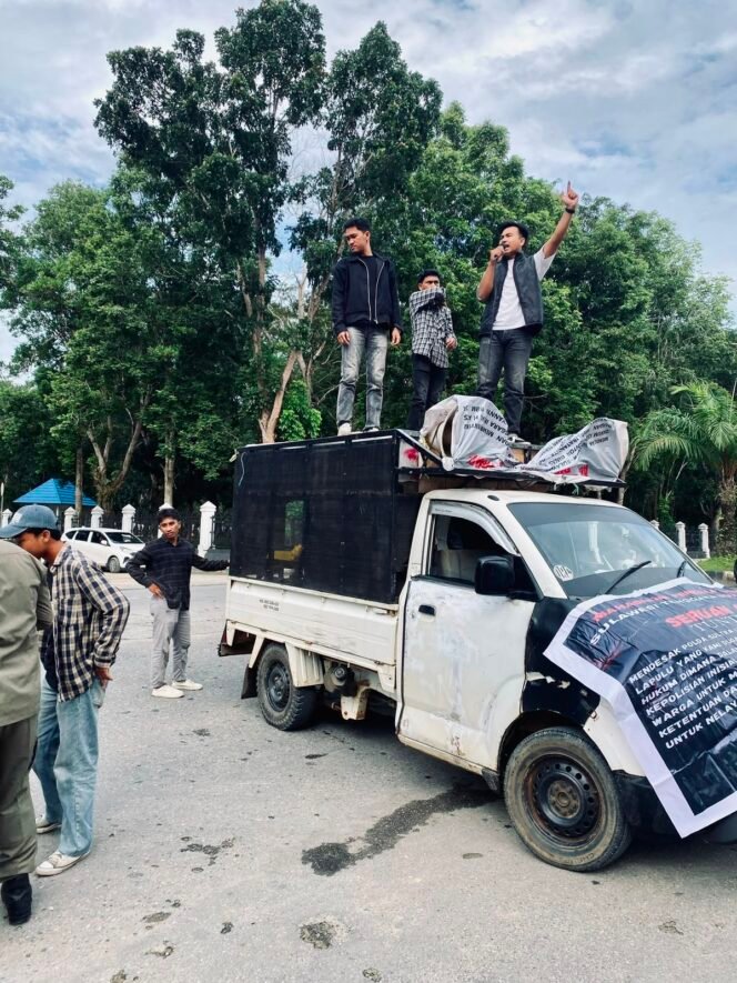 
Sekda Tersandung Kasus, Dugaan Asusila di Rumah Jabatan Mencuat, HMKS Desak DPRD Konsel Gunakan Hak Angket