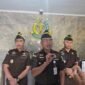 Kepala Kejaksaan Tinggi Sultra Dr Sugeng Riyanta SH MH (tengah) didampingi Wakajati Dr Darmukit dan Kasi Penkum Irwan Said