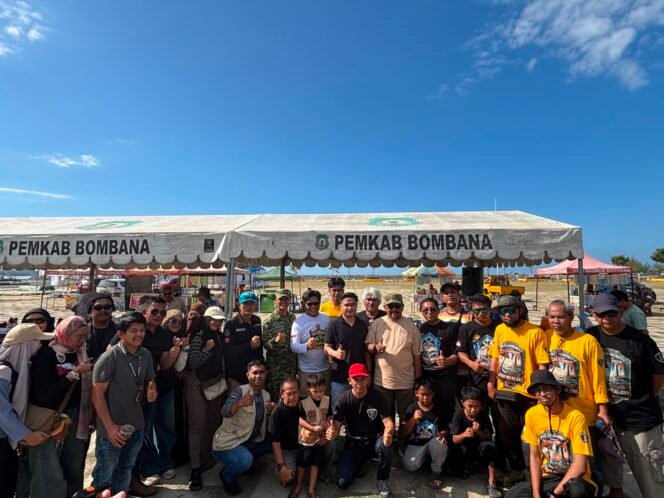 
Rombongan Famtrip Overland yang dipimpin Kadis Pariwisata Sultra Ridwan Badallah disambut Bupati Bombana Burhanuddin